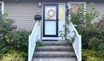 167 Brookside Dr, Belford, NJ 07718