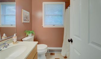 31 Edgewater Rd, Narragansett, RI 02882