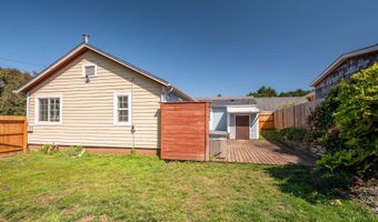 520 5TH St, Bandon, OR 97411