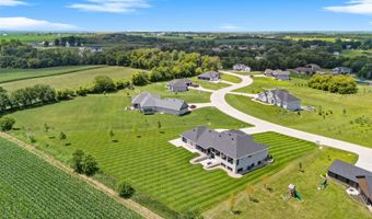 3047 SE Deer Run, Dyersville, IA 52040
