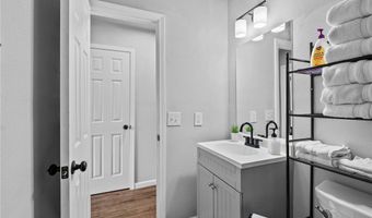 1306 SE C St, Bentonville, AR 72712