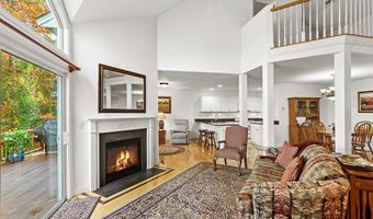 13 Laurel Hill Ct 13, Bourne, MA 02532