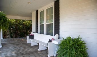 66 Weaver St, Baxley, GA 31513