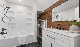 656 Madison St, Anoka, MN 55303
