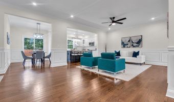 41 Avondale Ln, Aberdeen, NJ 07747