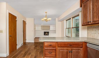 3 Springwood Manor Dr, Albany, NY 12211