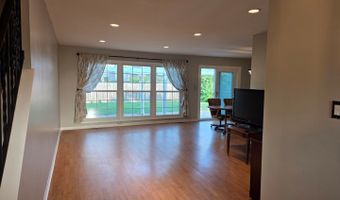 1719 W Lexington Dr, Arlington Heights, IL 60004