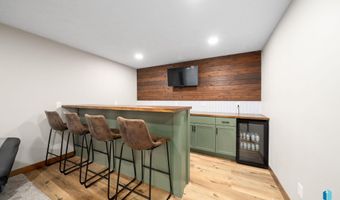 1012 S Nicholas Ave, Brandon, SD 57005