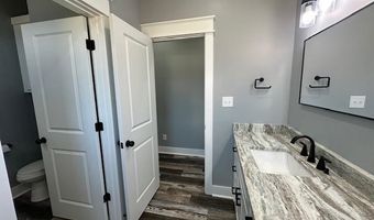 1128 Duke Dr, Bauxite, AR 72011