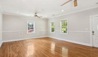 6442 HOLYOKE Dr, Annandale, VA 22003