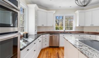4 Christopher Dr, Lincoln, RI 02865