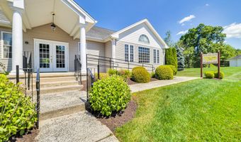 136 Pond View Cir 136, Beacon Falls, CT 06403