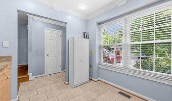 6645 MEDINAH Ln, Alexandria, VA 22312