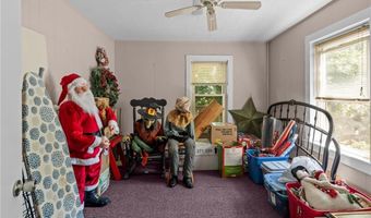 43 Pearl St, Lincoln, RI 02838