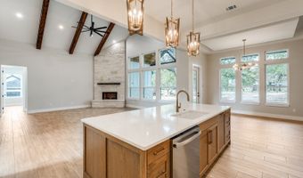 113 Pioneer Trl, Adkins, TX 78101