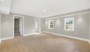 47 Church St, Allentown, NJ 08501