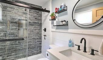 1216 E Main Rd, Middletown, RI 02842