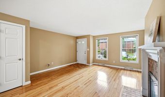 2 Mansion Woods Dr B, Agawam, MA 01001