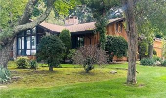2 Wenscott Ln, North Providence, RI 02904