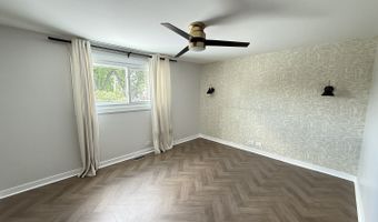 2305 N Williamsburg St, Arlington Heights, IL 60004