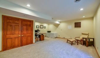 5 Warwick Ln, Athens, OH 45701