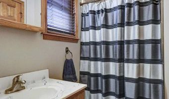 3050 Gaineswood Ave, Baxter Springs, KS 66713