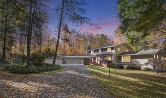 7160 River Valley Dr SE, Alto, MI 49302