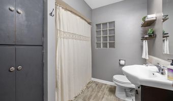 816 E 1st St, Auburn, IN 46706