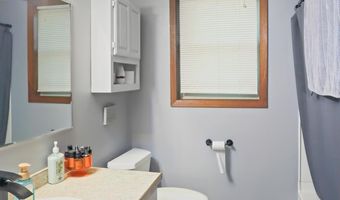 11 Linda Ln, Aberdeen, SD 57401