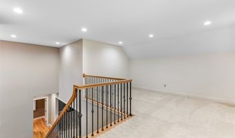 210 Chisholm Ct, Aurora, OH 44202