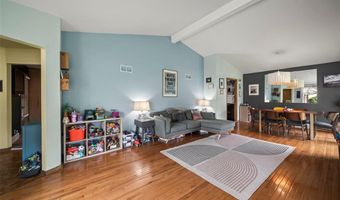7204 Rockspring Dr, Affton, MO 63123