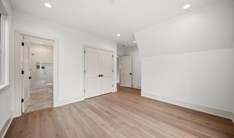 2133 N OAKLAND St, Arlington, VA 22207
