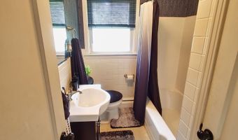 70 Ellsworth Dr, Bloomfield, CT 06002