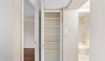 6155 EDSALL Rd B, Alexandria, VA 22304