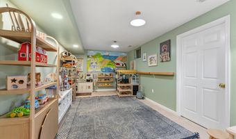 42869 NASHUA St, Ashburn, VA 20147