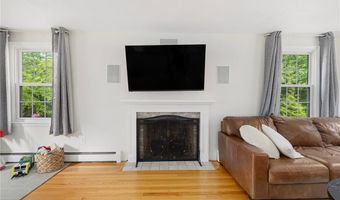 70 Jefferson Dr, East Greenwich, RI 02818