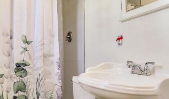 4516 GRETNA St, Bethesda, MD 20814