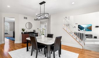30 Lenihan Ln, East Greenwich, RI 02818