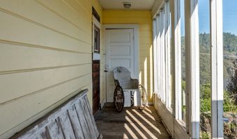 33850 East Ln, Albion, CA 95410