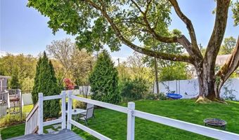 7 Hemlock Dr, Johnston, RI 02919
