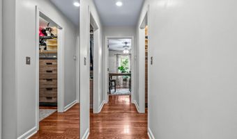 11806 E Arbor Dr, Anchorage, KY 40223