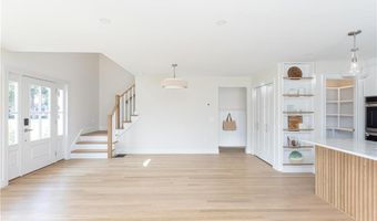 10 Mount Hope Ave, Portsmouth, RI 02871