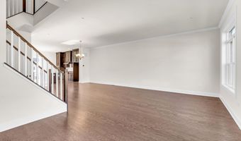 6 Augustus Dr, Middletown, NJ 07748