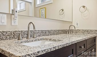 2 Lifestyle Ct, Arden, NC 28704