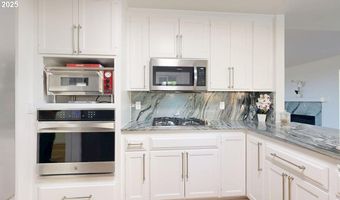 970 HASSETT St, Brookings, OR 97415