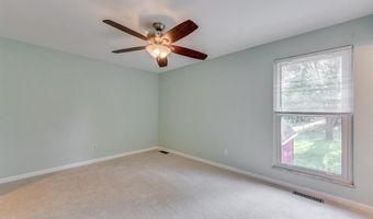 382 Cedar Run Dr, Ballwin, MO 63021