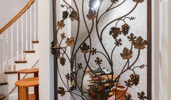 2317 S QUEEN St, Arlington, VA 22202