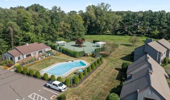 156 Heatherwood Dr 156, Brookfield, CT 06804