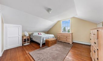 25 Meadow Ln, Amityville, NY 11701