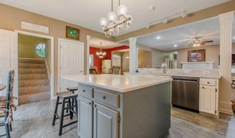 8900 Hinkson Rd, Benton, AR 72019